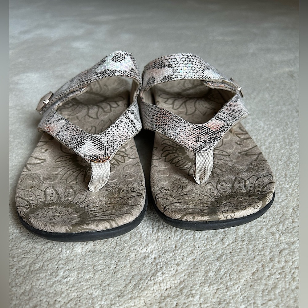 Orthoheel sandal in size 7